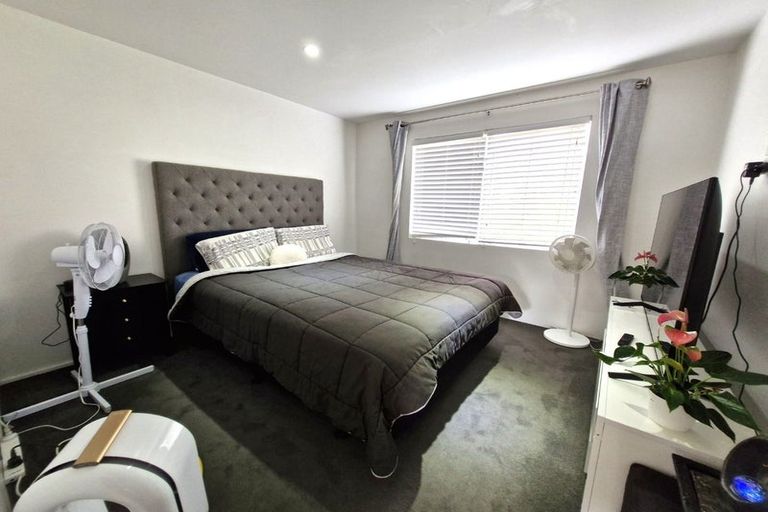 Photo of property in 2/7 Alston Avenue, Kelston, Auckland, 0602