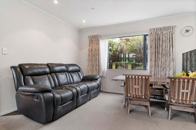 Photo of property in 1/16 Pax Avenue, Forrest Hill, Auckland, 0620