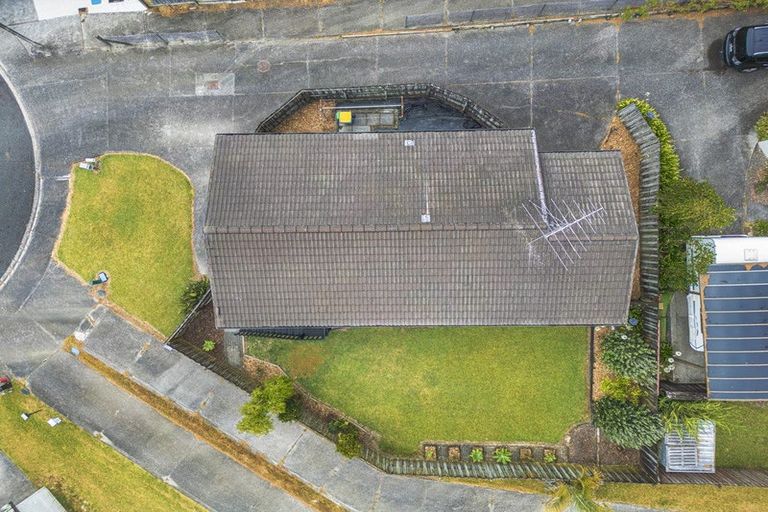 Photo of property in 1/25 Jumento Place, Unsworth Heights, Auckland, 0632