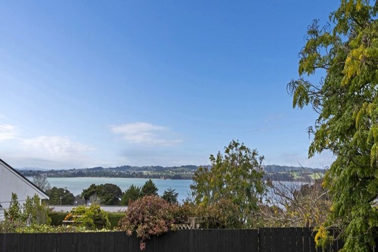 Photo of property in 21 Montgomery Crescent, Cockle Bay, Auckland, 2014