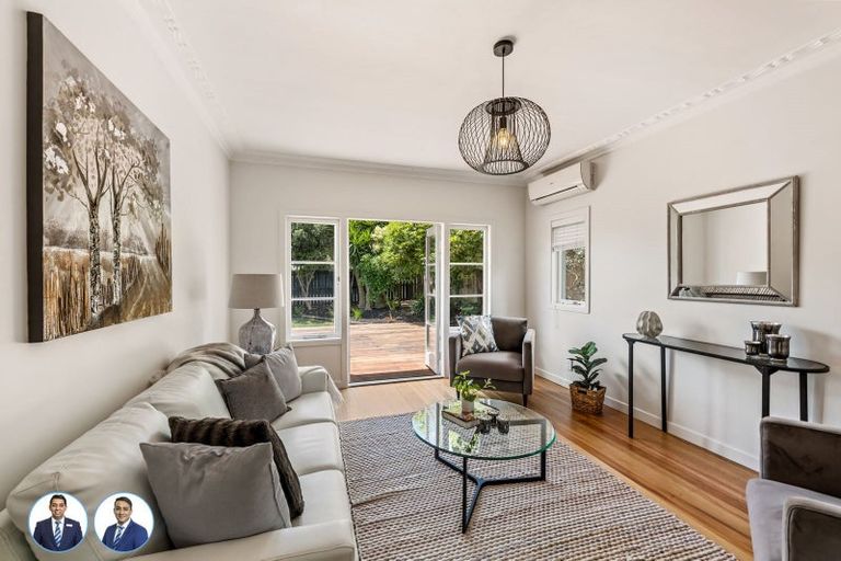 Photo of property in 14 Coronation Road, Mangere Bridge, Auckland, 2022