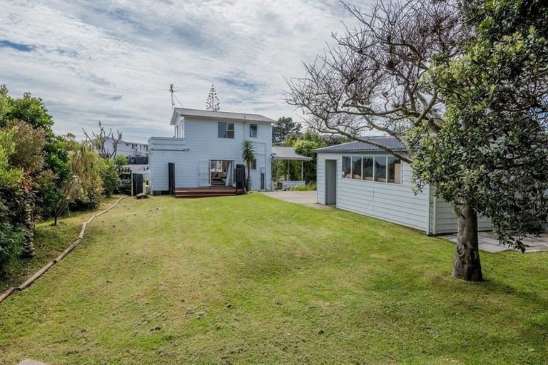 Photo of property in 6 Kaitawa Street, Waikanae Beach, Waikanae, 5036