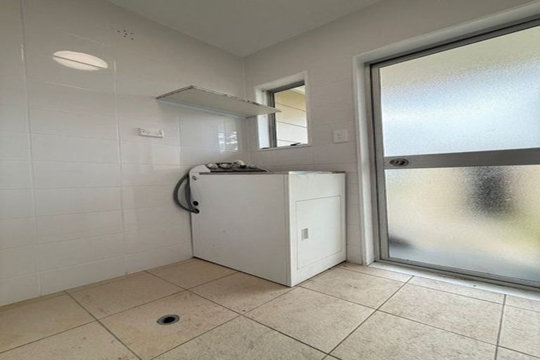 Photo of property in 2/114 Clevedon Road, Papakura, 2110