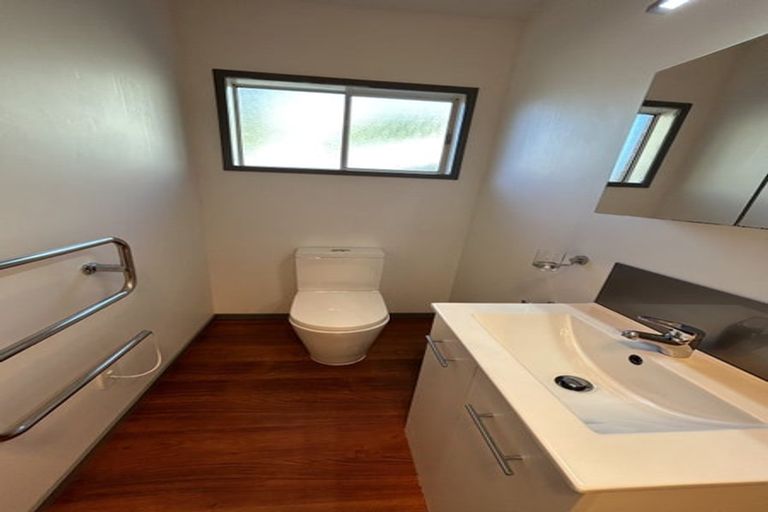 Photo of property in 6 Randolph Road, Crofton Downs, Wellington, 6035