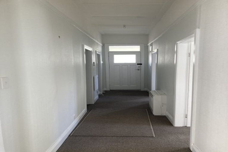 Photo of property in 17 Queens Drive, Kilbirnie, Wellington, 6022