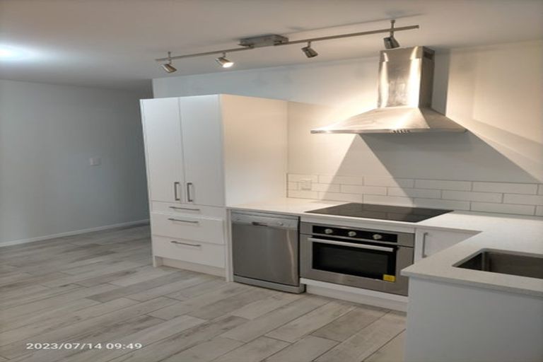 Photo of property in 24 Heaton Grove, Chatswood, Auckland, 0626