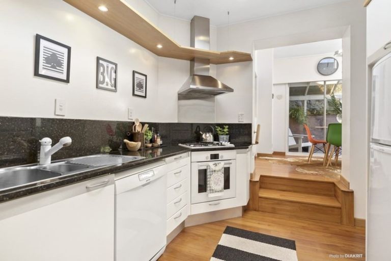 Photo of property in 2 Maida Vale Road, Roseneath, Wellington, 6011