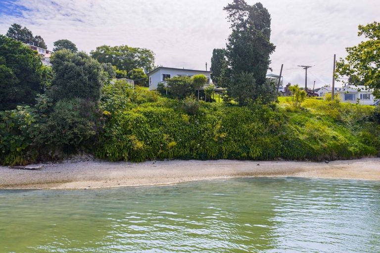 Photo of property in 16 Fisher Street, Pahi, Paparoa, 0571