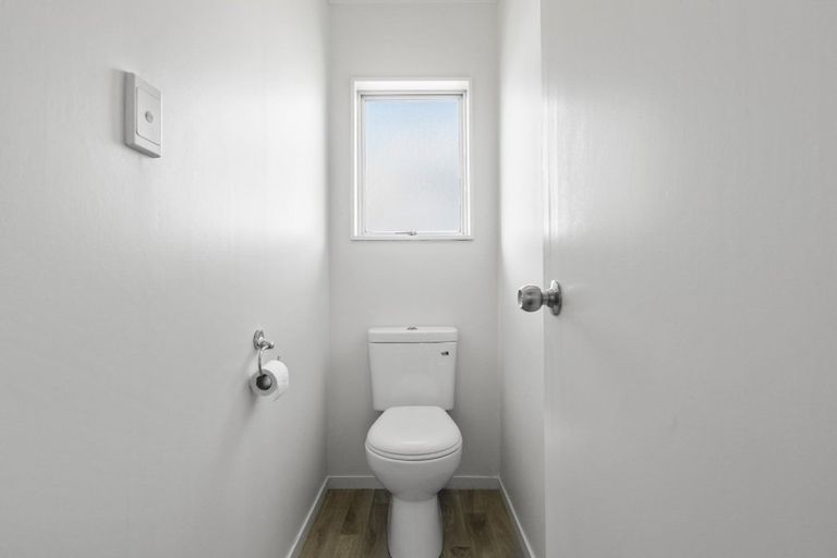 Photo of property in 496 Roscommon Road, Clendon Park, Auckland, 2103