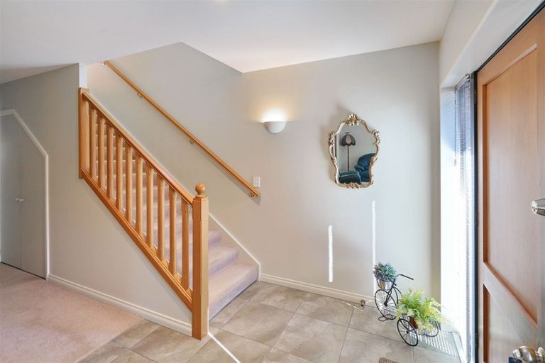 Photo of property in 2/112 Memorial Avenue, Burnside, Christchurch, 8053