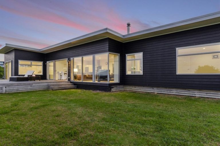 Photo of property in 22 Wonderview Road, Leigh, 0985