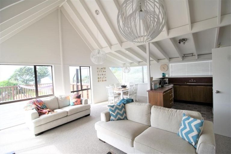 Photo of property in 11 Kon Tiki Road, Whiritoa, Whangamata, 3691
