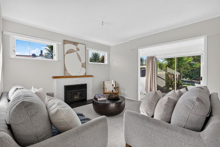 Photo of property in 17 Philip Street, Carterton, 5713