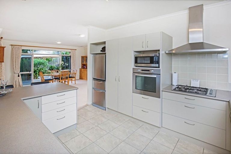 Photo of property in 4 Saltwood Street, Red Beach, 0932