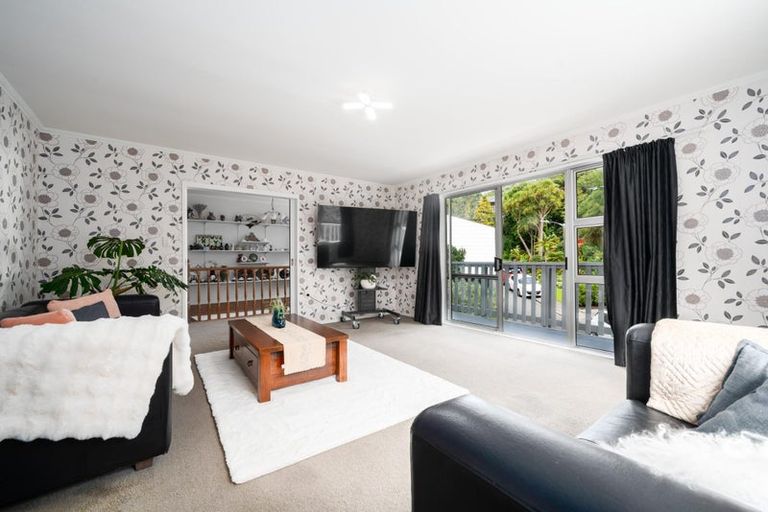 Photo of property in 4 Rokewa Way, Paparangi, Wellington, 6037