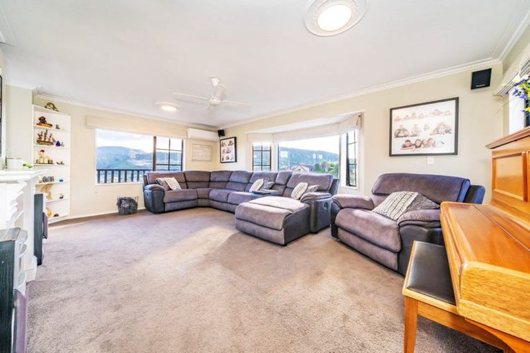 Photo of property in 28 Castle Crescent, Stokes Valley, Lower Hutt, 5019