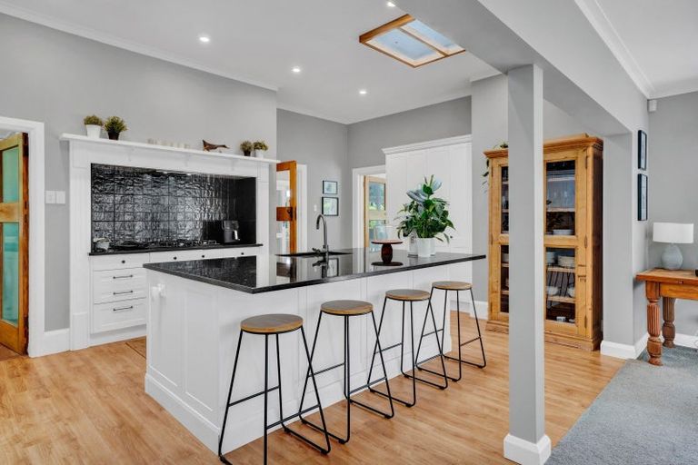 Photo of property in 18 Ridge Lane, New Plymouth, 4310