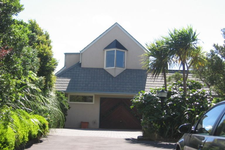 Photo of property in 4 Lawson Place, Mount Victoria, Wellington, 6011