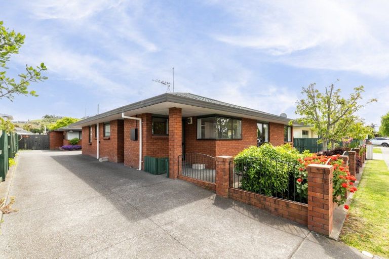 Photo of property in 82a Church Road, Taradale, Napier, 4112