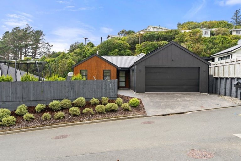 Photo of property in 19 Prestbury Grove, Churton Park, Wellington, 6037