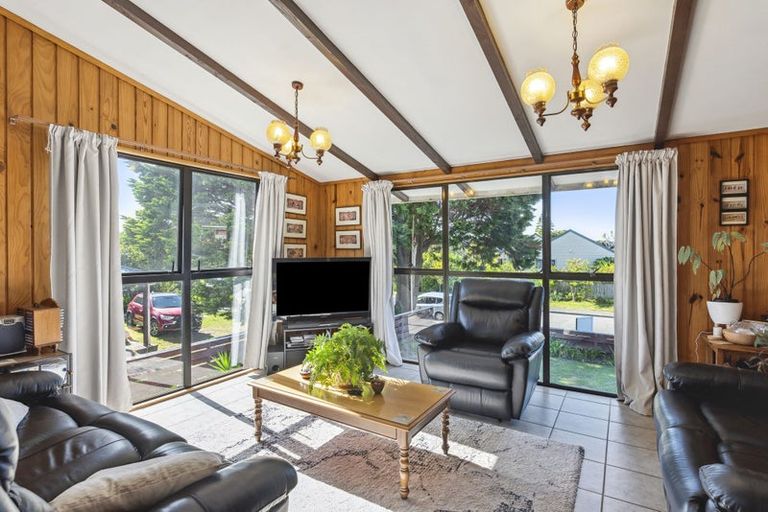 Photo of property in 24 Freyberg Crescent, Waikanae Beach, Waikanae, 5036