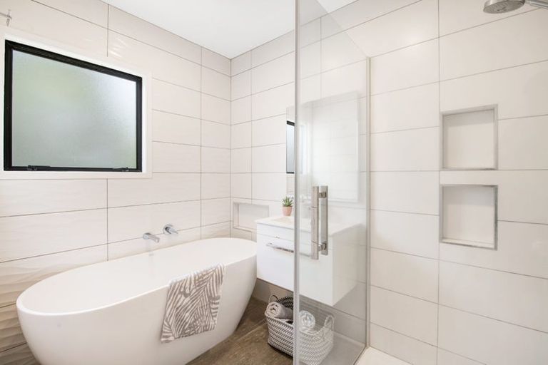 Photo of property in 1/7 Leiden Place, Totara Vale, Auckland, 0629