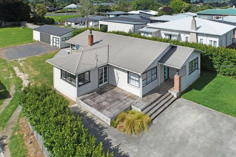 Photo of property in 13 Collingwood Road, Waiuku, 2123