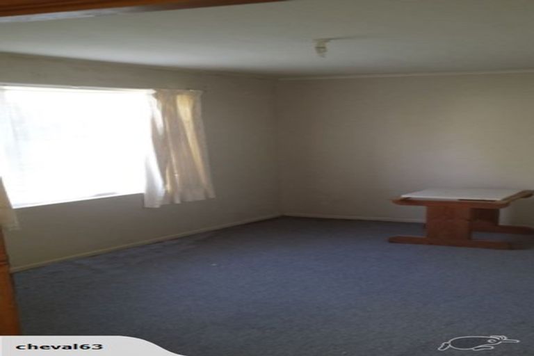 Photo of property in 18 Barron Drive, Green Bay, Auckland, 0604