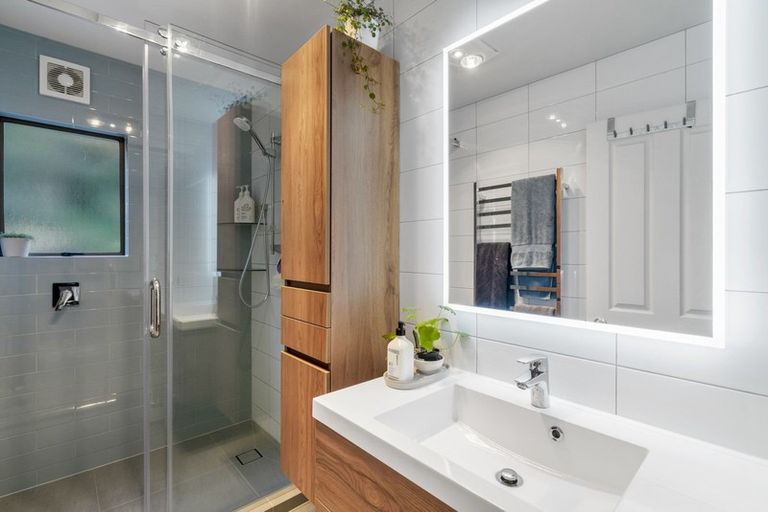 Photo of property in 35 Great North Road, Riverhead, 0820