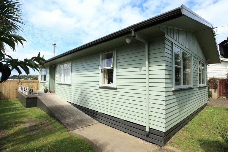 Photo of property in 19 Lorenzen Bay Road, Raglan, 3225