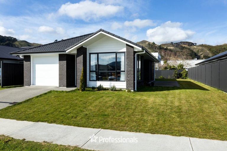 Photo of property in 33 Cynisca Crescent, Wallaceville, Upper Hutt, 5018
