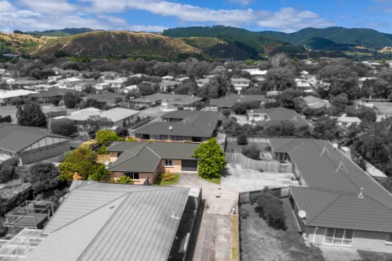 Photo of property in 44 Arawhata Road, Paraparaumu, 5032