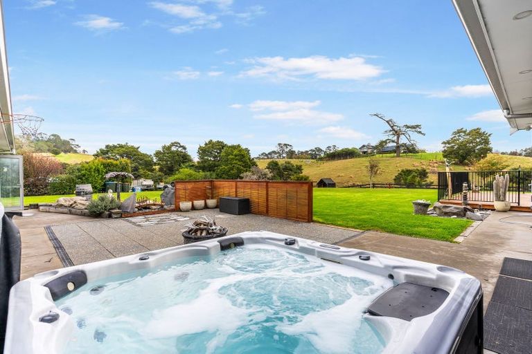 Photo of property in 104 Foster Road, Kumeu, 0891