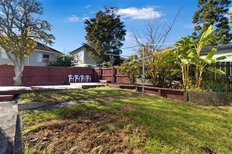 Photo of property in 64 Seabrook Avenue, New Lynn, Auckland, 0600