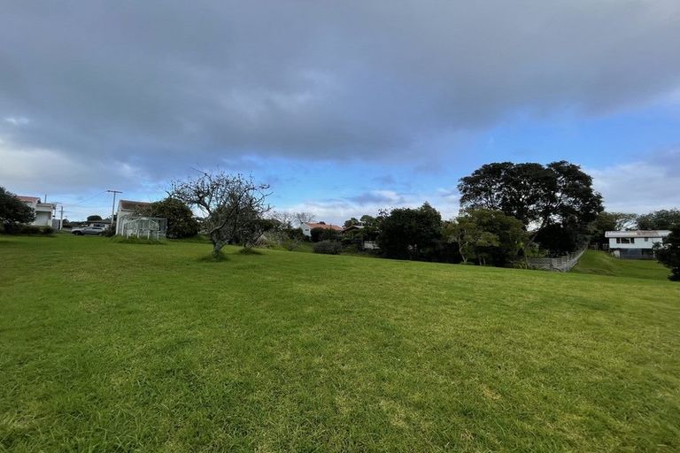 Photo of property in 96 Beach Haven Road, Beach Haven, Auckland, 0626