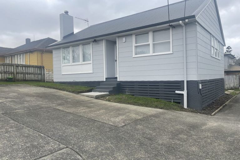 Photo of property in 45 Kelwyn Road, Kelston, Auckland, 0602