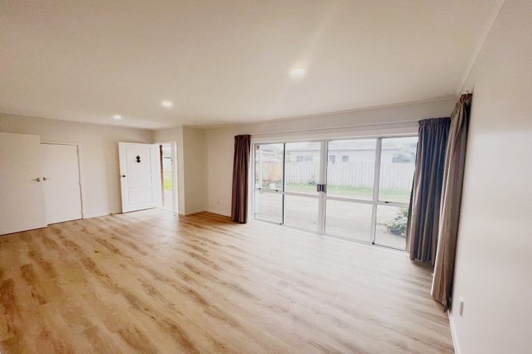 Photo of property in 82 Muir Avenue, Mangere Bridge, Auckland, 2022