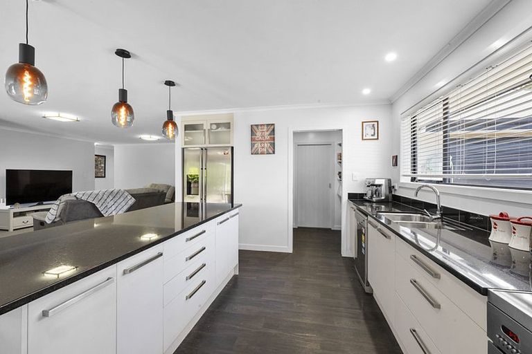 Photo of property in 4 Dunbar Place, Highlands Park, New Plymouth, 4312