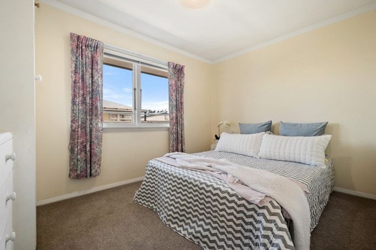 Photo of property in 11 Daniels Road, Redwood, Christchurch, 8051