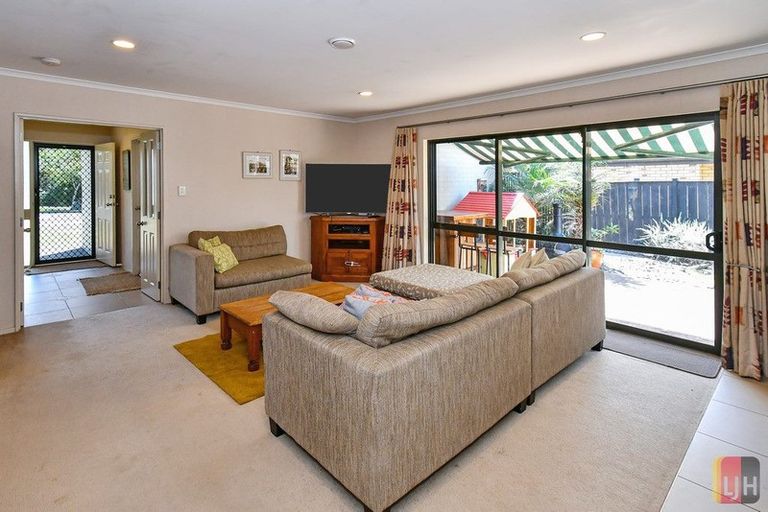 Photo of property in 204 Wattle Farm Road, Wattle Downs, Auckland, 2103