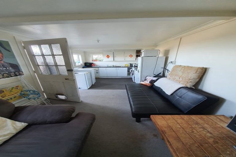 Photo of property in 88 Kelburn Parade, Kelburn, Wellington, 6012