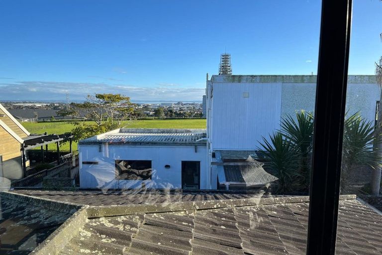 Photo of property in 2/14 Wilisa Rise, Goodwood Heights, Auckland, 2105