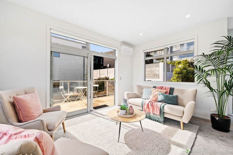 Photo of property in 2 Lakshmi Place, Khandallah, Wellington, 6035