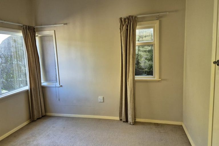 Photo of property in 22 Hampton Hill Road, Tawa, Wellington, 5028