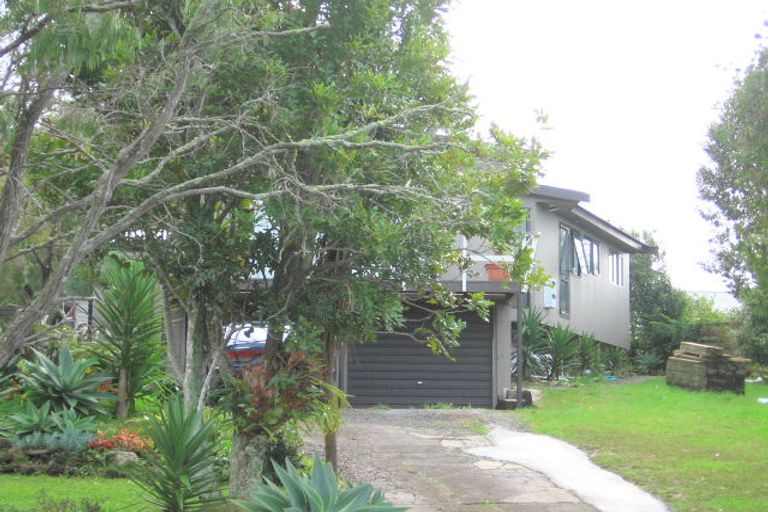 Photo of property in 10 Albatross Road, Red Beach, 0932