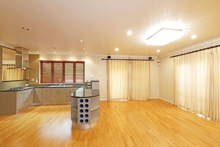 Photo of property in 5 Quedley Court, Eastern Beach, Auckland, 2012