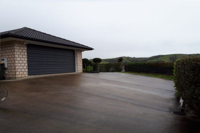 Photo of property in 14 Te Kauri Place, Helensville, 0800