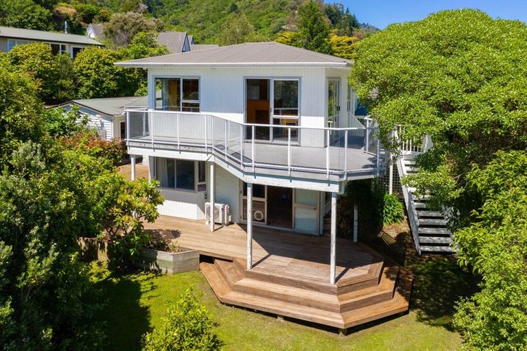 Photo of property in 32 Seaview Crescent, Picton, 7220