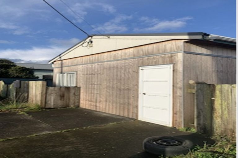 Photo of property in 5 Meredith Street, Patea, 4520