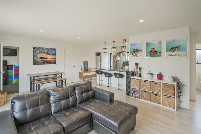 Photo of property in 15a Meadow Drive, Whitianga, 3510